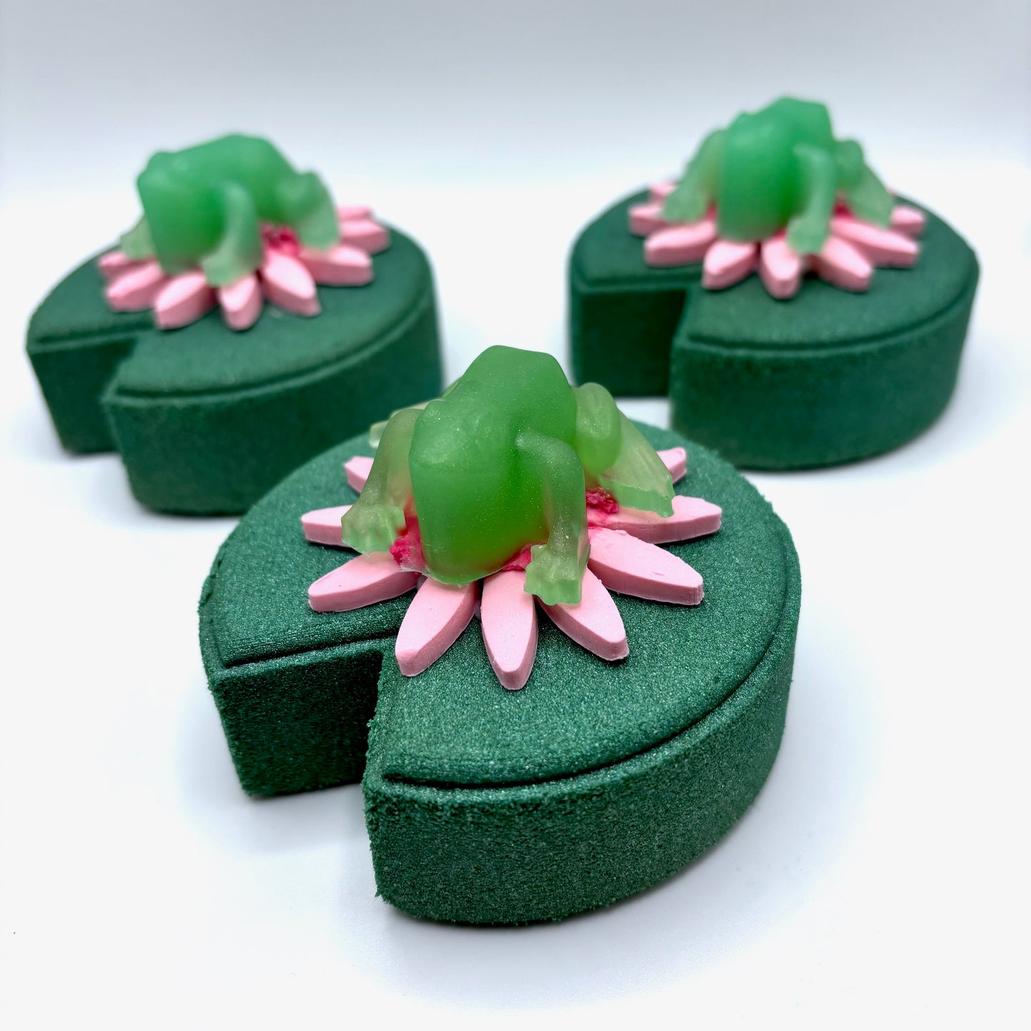 Lilypad bath bombs with frog soaps