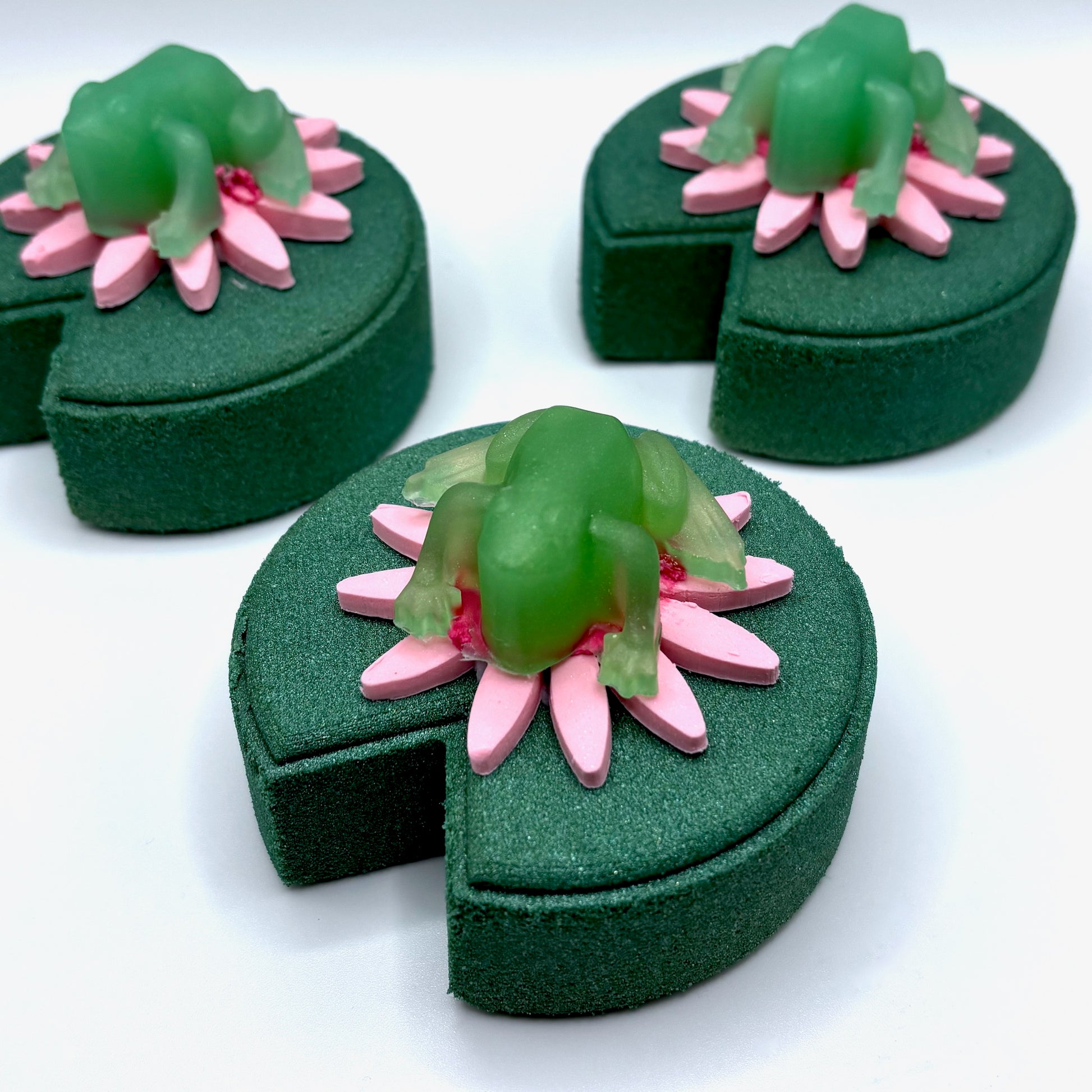 Lilypad bath bombs with frog soaps